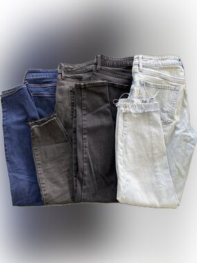 Old Navy Women's Jeans Bundle (4 pairs)